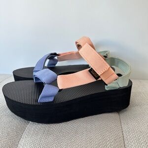 NWOT Teva “Flatform” Universal Platform Sandals in Sherbert Multi